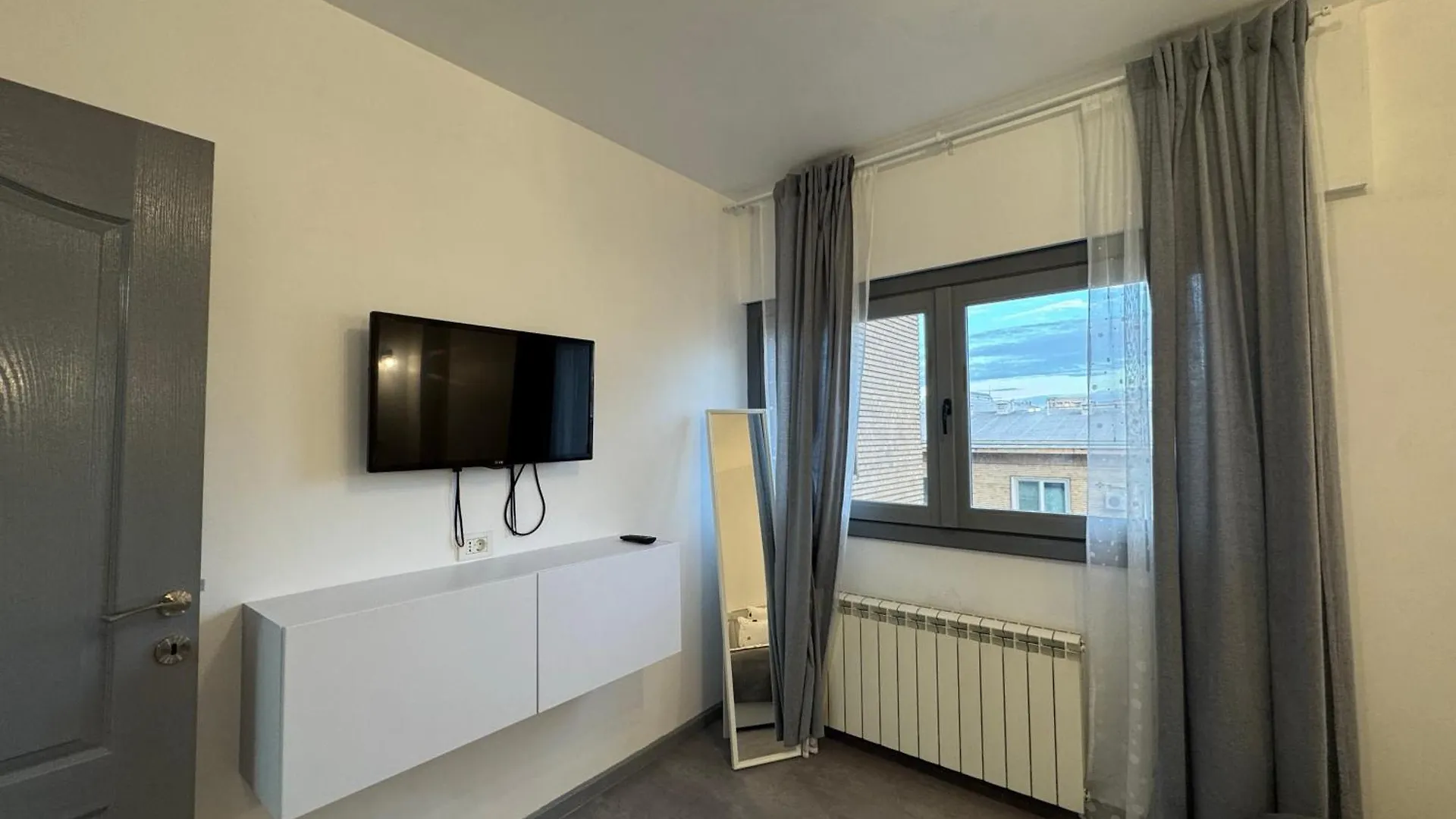 Palace Of Parliament View By Chr Luxury Property Bukareszt Apartament